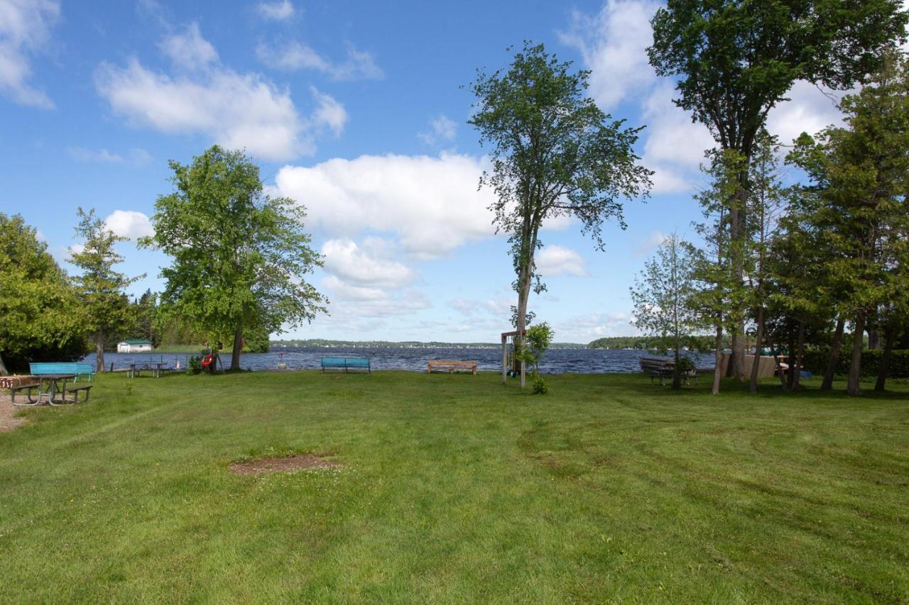 Fun Place With A Sandy Beach For Swimming, Boating, And Fishing, Featuring 3 Available Cabins Fenelon Falls Zewnętrze zdjęcie