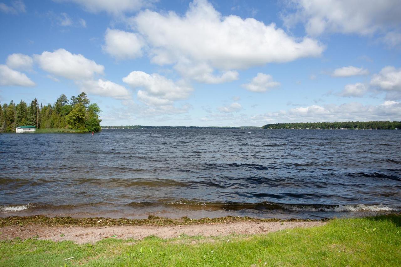 Fun Place With A Sandy Beach For Swimming, Boating, And Fishing, Featuring 3 Available Cabins Fenelon Falls Zewnętrze zdjęcie