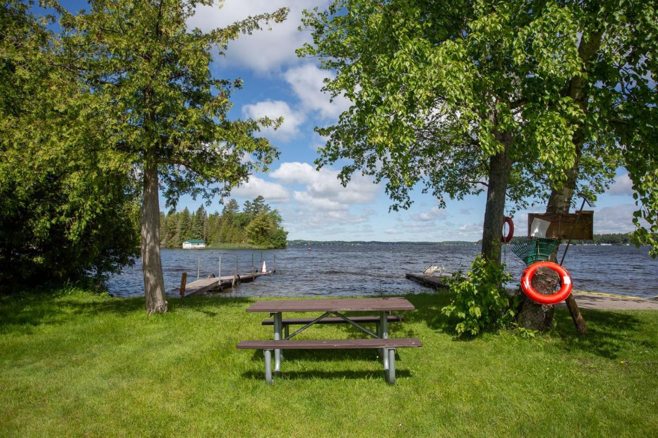 Fun Place With A Sandy Beach For Swimming, Boating, And Fishing, Featuring 3 Available Cabins Fenelon Falls Zewnętrze zdjęcie