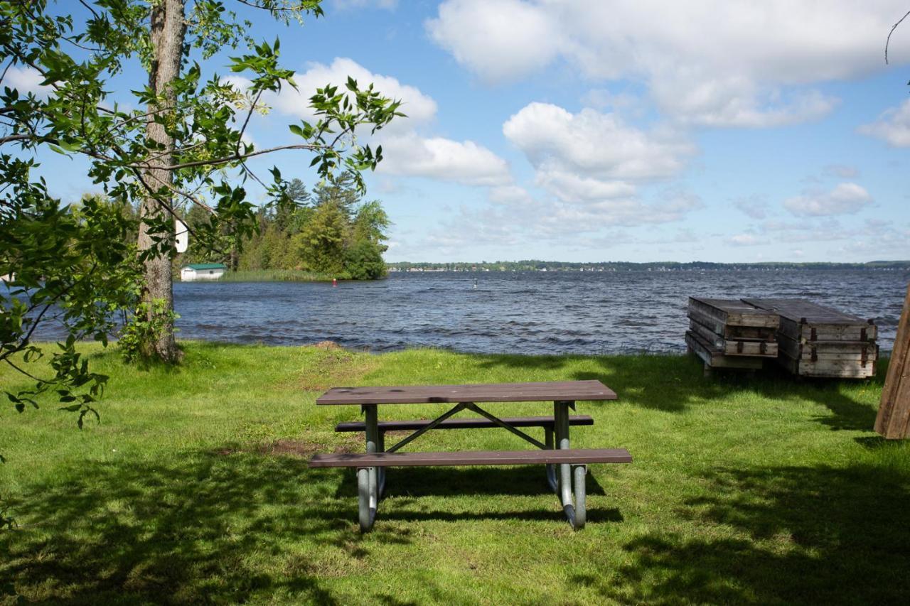 Fun Place With A Sandy Beach For Swimming, Boating, And Fishing, Featuring 3 Available Cabins Fenelon Falls Zewnętrze zdjęcie