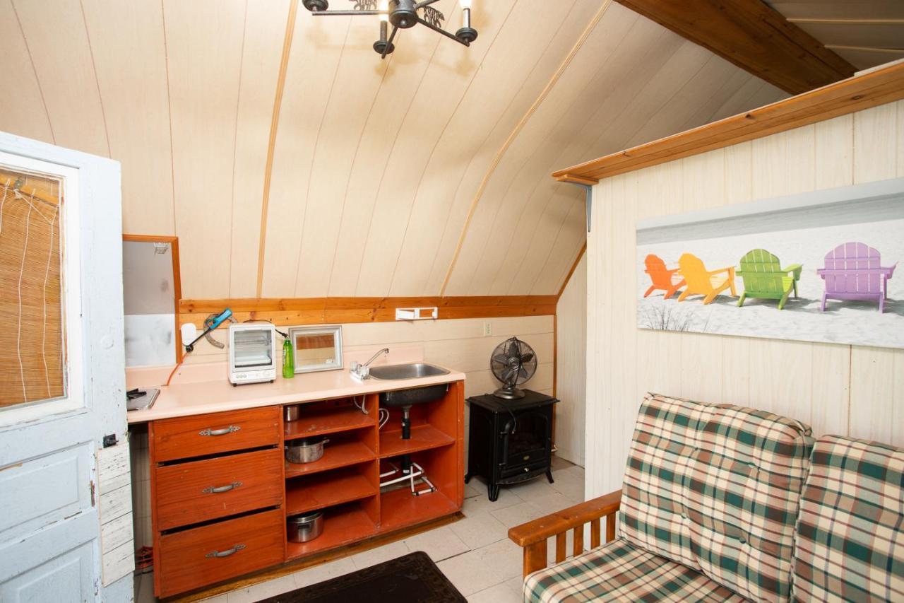 Fun Place With A Sandy Beach For Swimming, Boating, And Fishing, Featuring 3 Available Cabins Fenelon Falls Zewnętrze zdjęcie