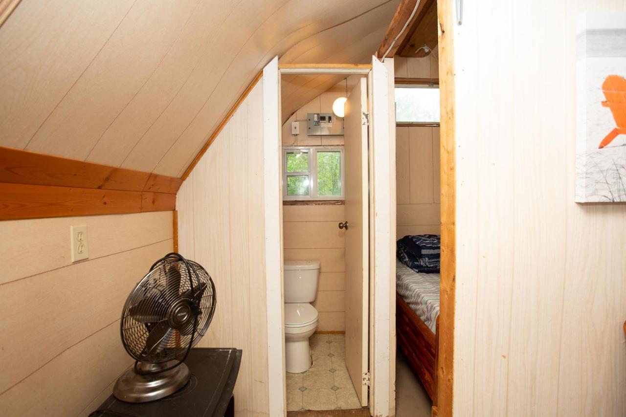 Fun Place With A Sandy Beach For Swimming, Boating, And Fishing, Featuring 3 Available Cabins Fenelon Falls Zewnętrze zdjęcie