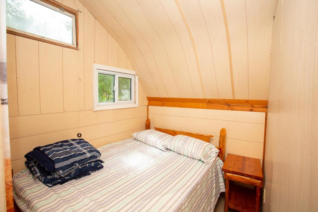 Fun Place With A Sandy Beach For Swimming, Boating, And Fishing, Featuring 3 Available Cabins Fenelon Falls Zewnętrze zdjęcie
