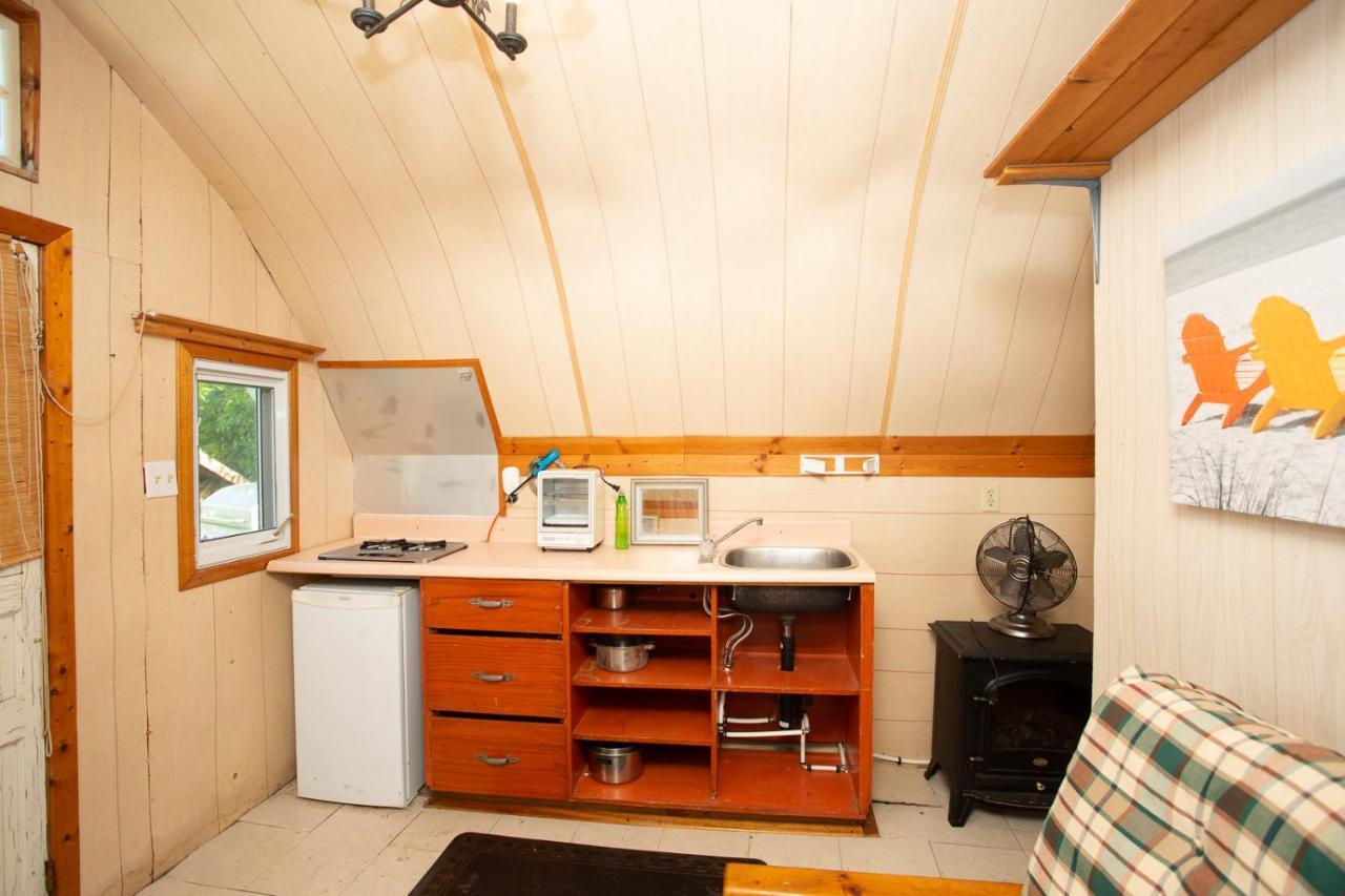 Fun Place With A Sandy Beach For Swimming, Boating, And Fishing, Featuring 3 Available Cabins Fenelon Falls Zewnętrze zdjęcie