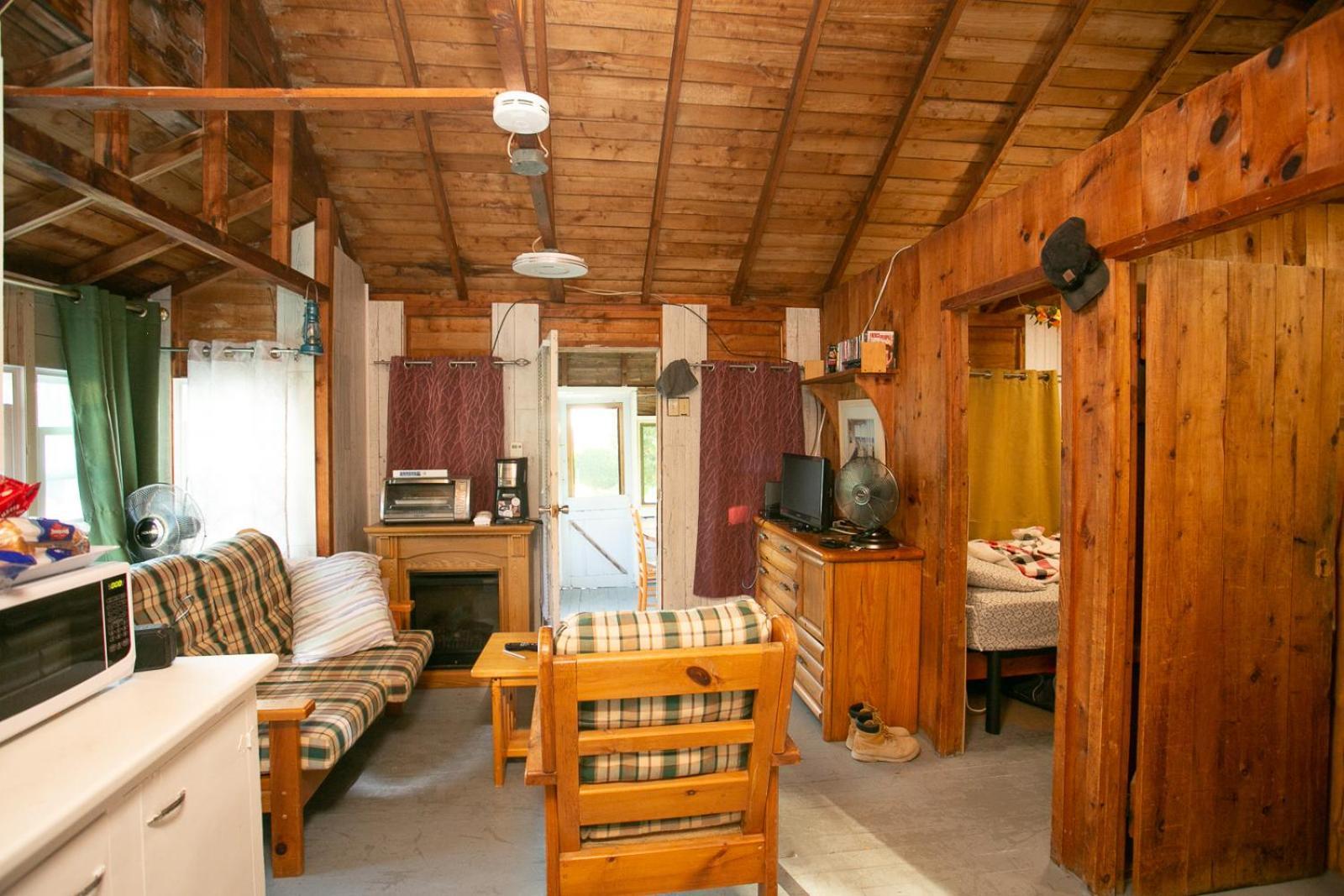 Fun Place With A Sandy Beach For Swimming, Boating, And Fishing, Featuring 3 Available Cabins Fenelon Falls Zewnętrze zdjęcie