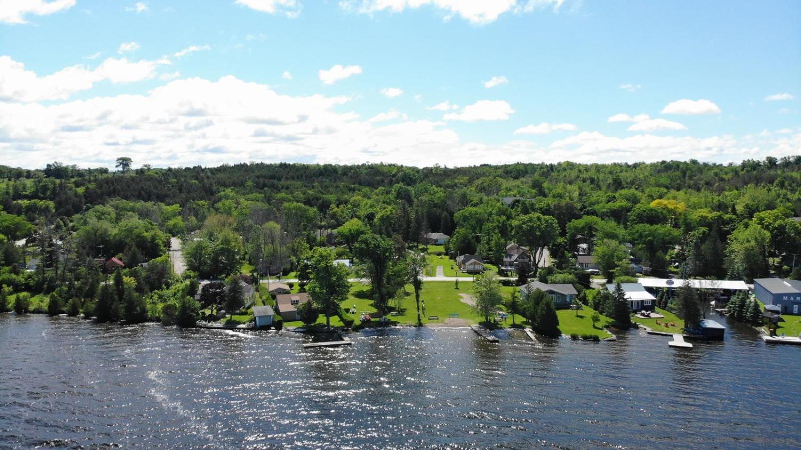 Fun Place With A Sandy Beach For Swimming, Boating, And Fishing, Featuring 3 Available Cabins Fenelon Falls Zewnętrze zdjęcie