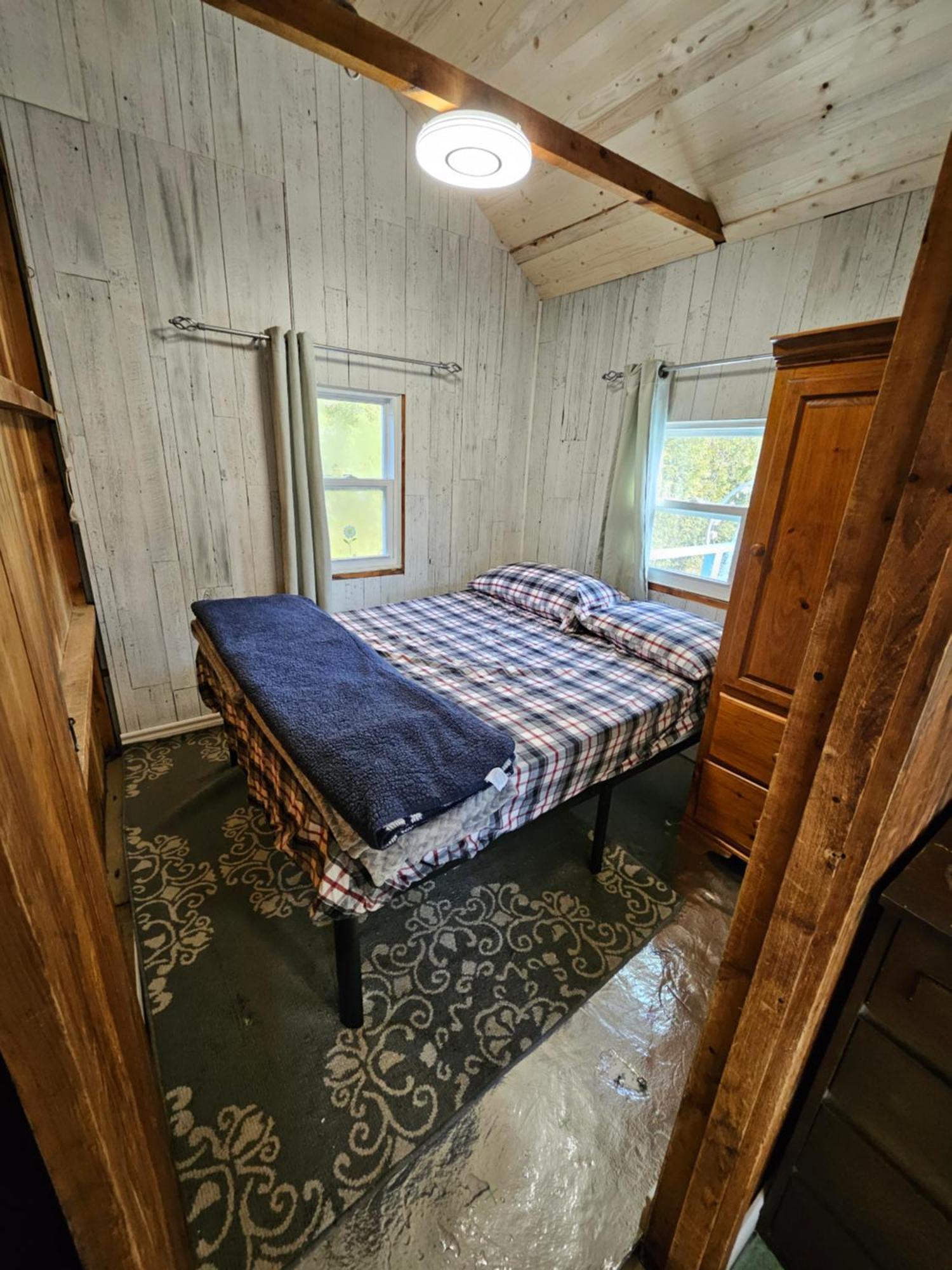 Fun Place With A Sandy Beach For Swimming, Boating, And Fishing, Featuring 3 Available Cabins Fenelon Falls Zewnętrze zdjęcie