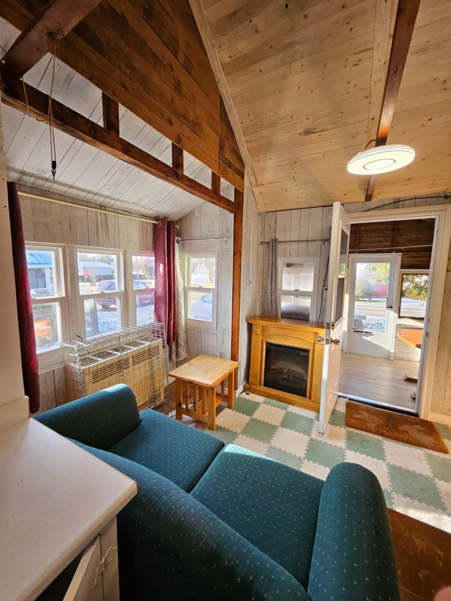 Fun Place With A Sandy Beach For Swimming, Boating, And Fishing, Featuring 3 Available Cabins Fenelon Falls Zewnętrze zdjęcie